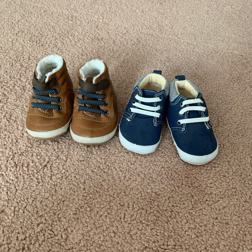 BRAND NEW CONDITION OLD NAVY BABY SHOES 3-6 MTHS